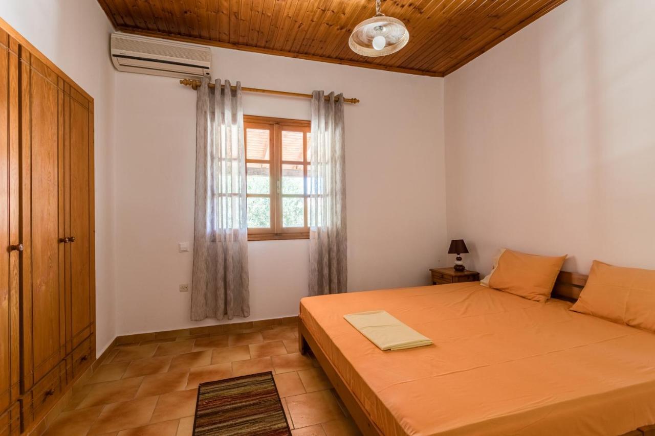 Sophia'S Apartment Stoupa Bagian luar foto