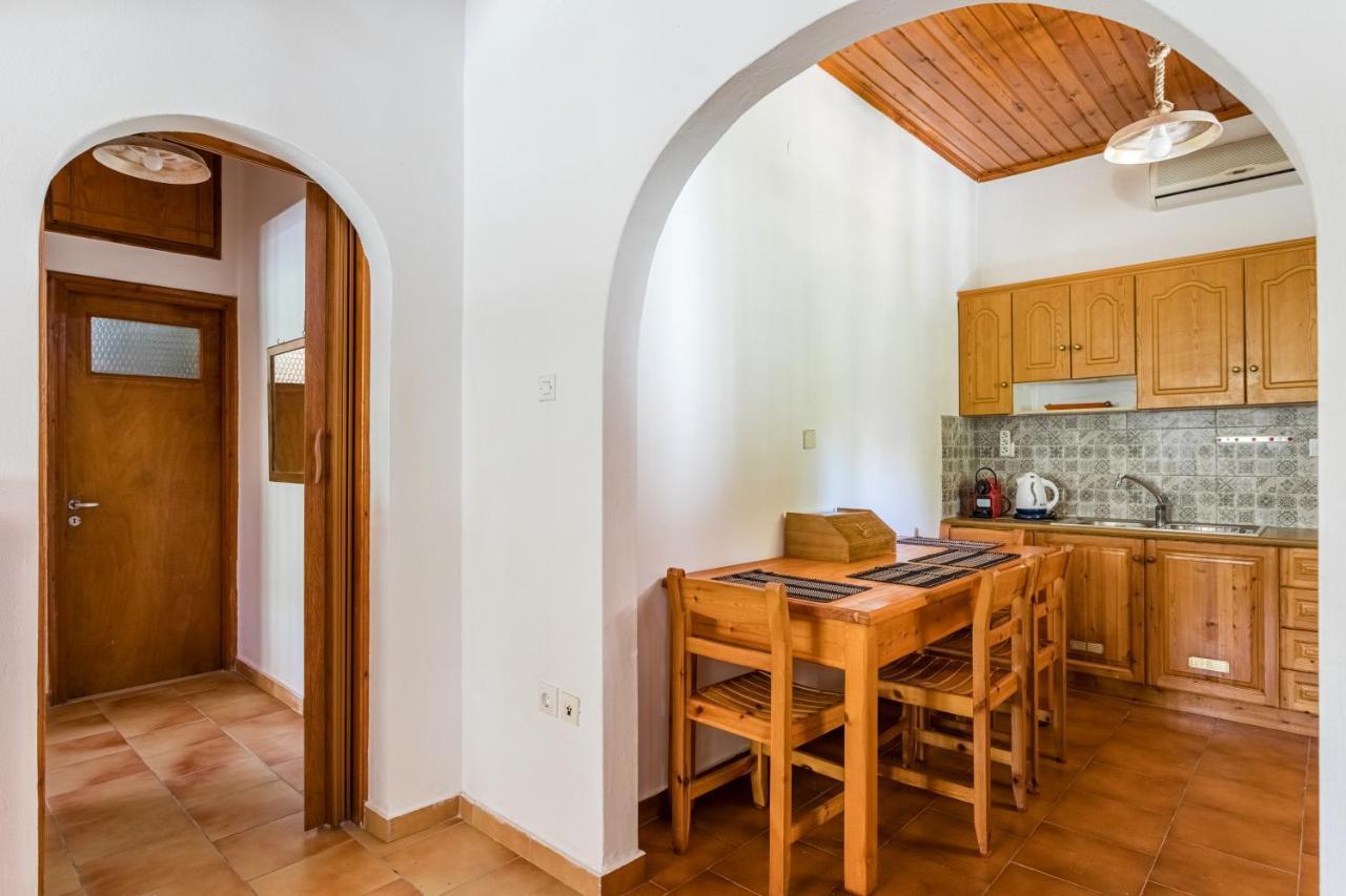 Sophia'S Apartment Stoupa Bagian luar foto